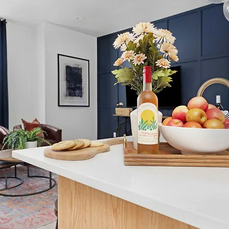 The Trillium & The Iris - 2 Homes 6 Bedrooms Holiday home Nashville