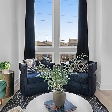 The Azalea & The Sunflower - Two Four Bedroom Homes Holiday home Nashville