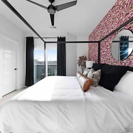 The Camellia & The Bluestem - Two Four Bedroom Homes Holiday home Nashville