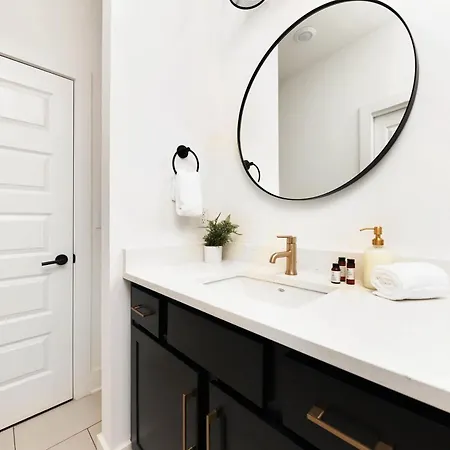 The Camellia & The Bluestem - Two Four Bedroom Homes Holiday home Nashville
