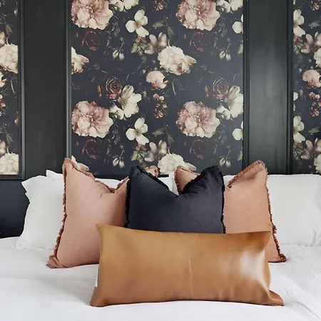 The Camellia & The Bluestem - Two Four Bedroom Homes Holiday home *