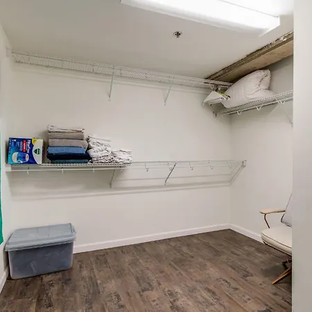 5m106- Spacious Chic 1br East Loft *