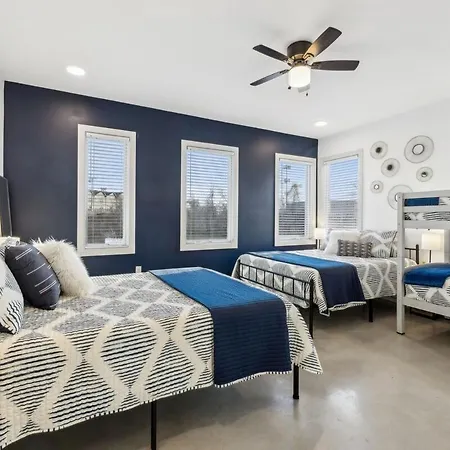 Modern Townhome 2 Miles South Of Downtown And Broadway Ave *