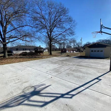 Holiday home Private 1.35-acre Estate | Hot Tub, Pool Hall & Courts | Sleeps 11 Nashville