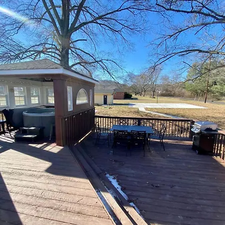 Private 1.35-acre Estate | Hot Tub, Pool Hall & Courts | Sleeps 11 *