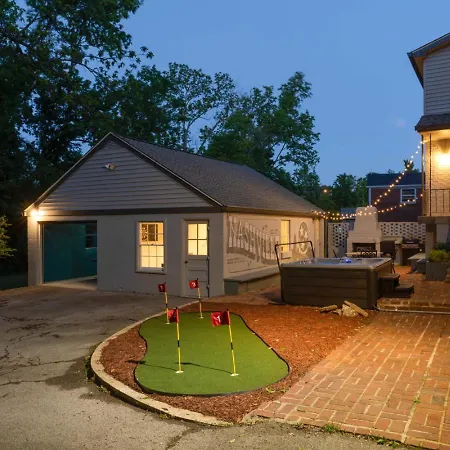 The Playground: 5br With Hot Tub, Cinema, And Arcade Holiday home