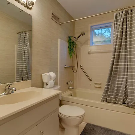 The Playground: 5br With Hot Tub, Cinema, And Arcade Nashville