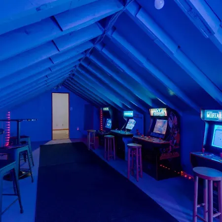 The Playground: 5br With Hot Tub, Cinema, And Arcade * Nashville