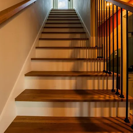 Four Bedroom In Oceola Avenue Apartment *