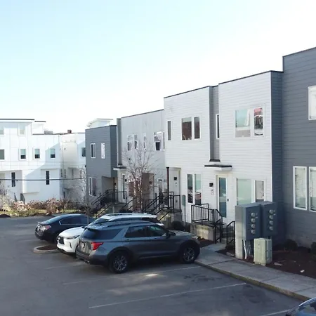 13 At 64 Fern Ave Hbr