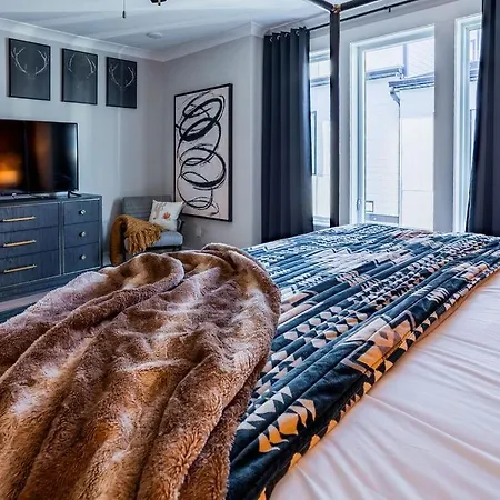 Four Bedroom In Oceola Avenue Apartment *