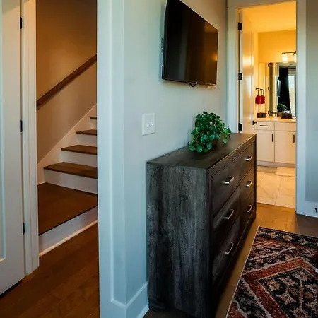 Four Bedroom In Oceola Avenue