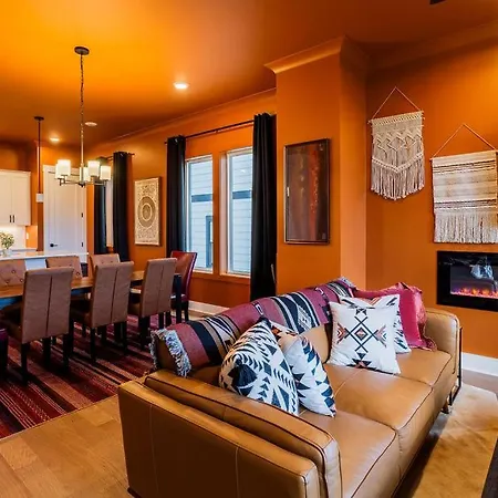 Four Bedroom In Oceola Avenue Apartment *