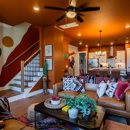 Four Bedroom In Oceola Avenue Apartment Nashville