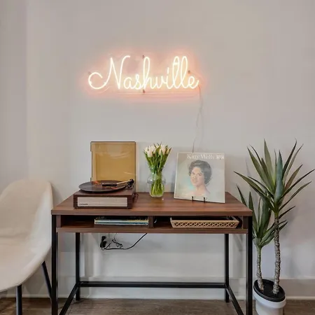 Modern With King Bed - Close To Downtown, Opry, Broadway Apartment *