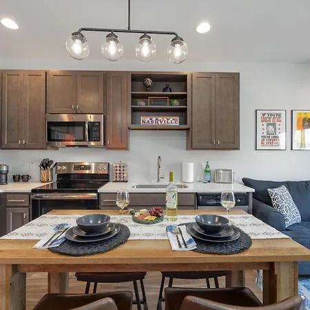 Modern With King Bed - Close To Downtown, Opry, Broadway Apartment Nashville
