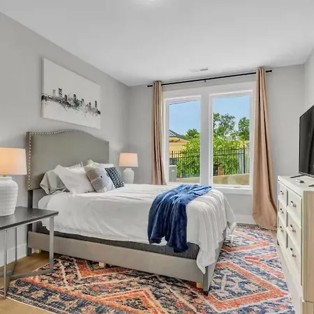 Four Bedroom In Oceola Ave Apartment Nashville