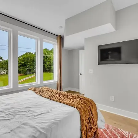 Four Bedroom In Oceola Ave Apartment