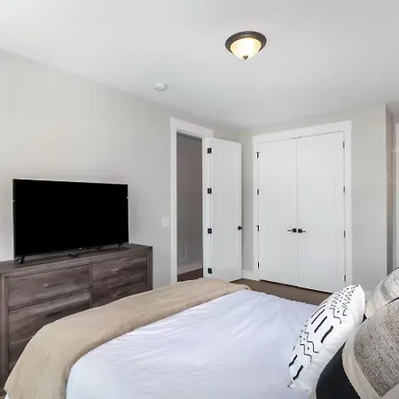 Apartment Four Bedroom In Oceola Avenue *