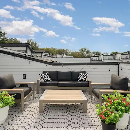 Four Bedroom In Oceola Avenue Apartment Nashville