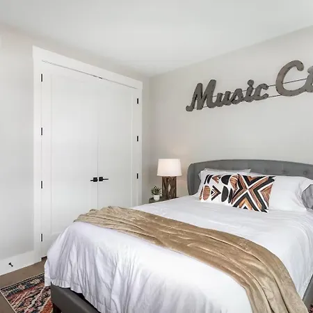 Apartment Four Bedroom In Oceola Avenue *