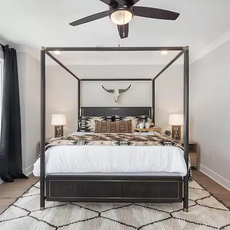 Four Bedroom In Oceola Avenue Apartment