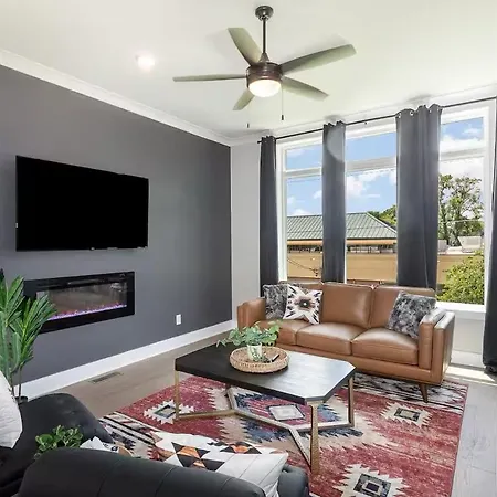 Four Bedroom In Oceola Avenue Apartment