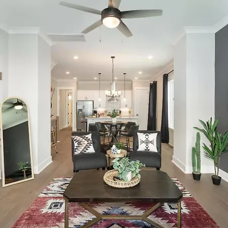 Four Bedroom In Oceola Avenue Apartment *