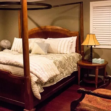 Holiday home Hall Of Fame Private Resort-9 Miles To Downtown Pools Arcade *