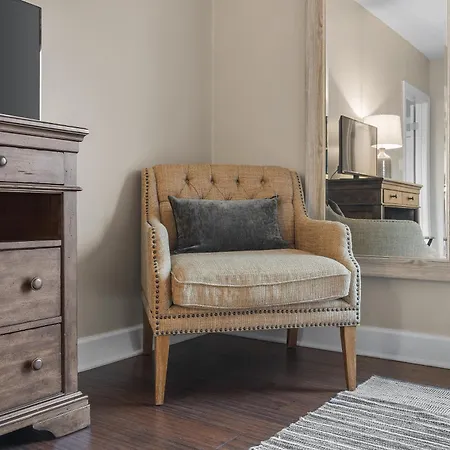 Holiday home On Famous Music Row - Pool, Parking, Walk To Bars Nashville