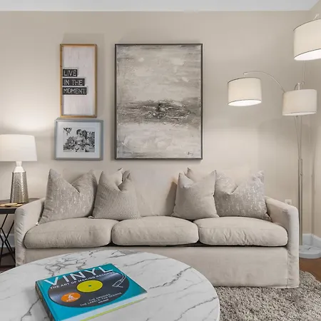 Holiday home On Famous Music Row - Pool, Parking, Walk To Bars *