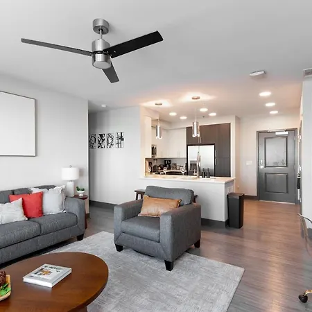 Modern 2Br Near Domain & Tech *