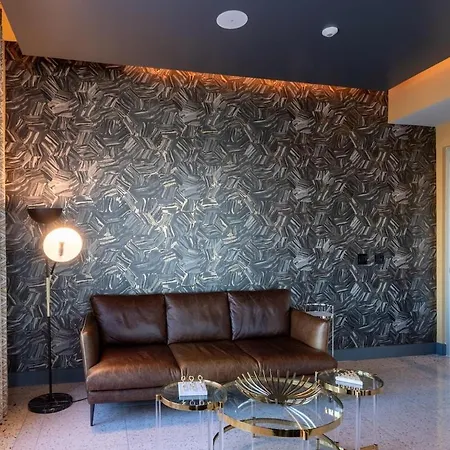 Modern 2Br Near Domain & Tech Apartment