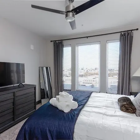 Corporate Chic Walkable And Quiet