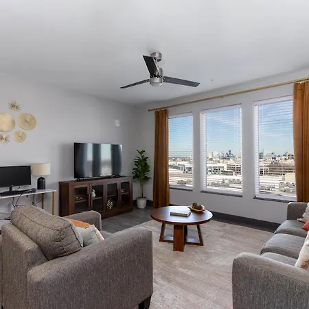 2Br Luxe Near Downtown