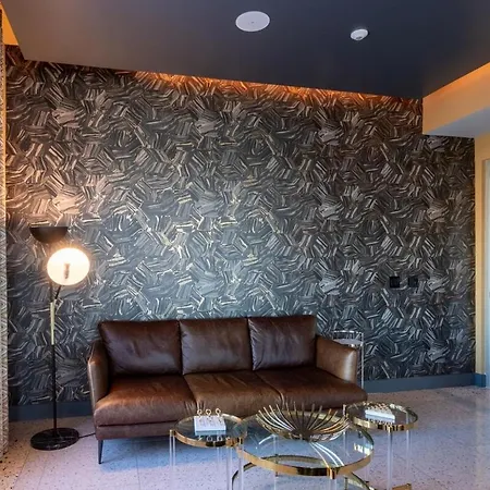 2Br Luxe Near Downtown *