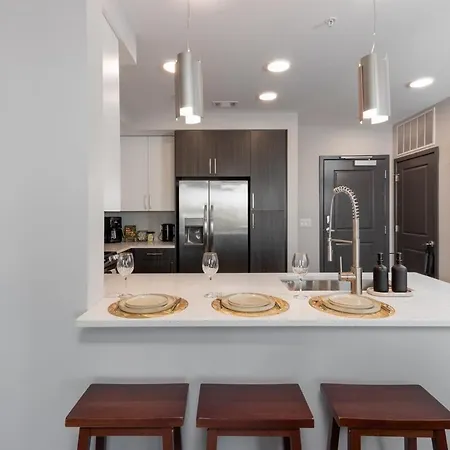Apartment 2Br Luxe Near Downtown *