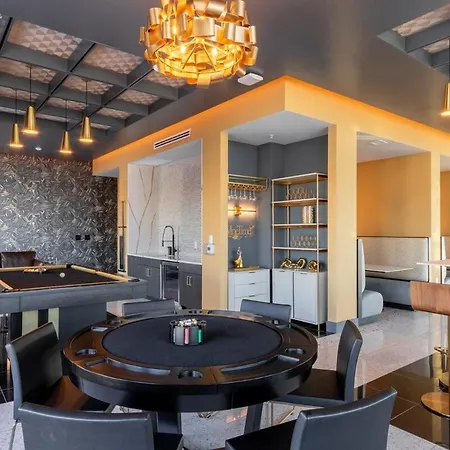 2Br Luxe Near Downtown