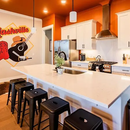 Four Bedroom In Oceola Avenue Nashville