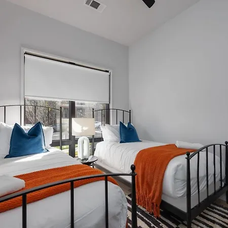 2 Modern In Heart Of Midtown Walkable Location Patio Pool Gym * Nashville