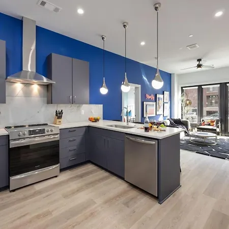 2 Modern In Heart Of Midtown Walkable Location Patio Pool Gym Holiday home Nashville