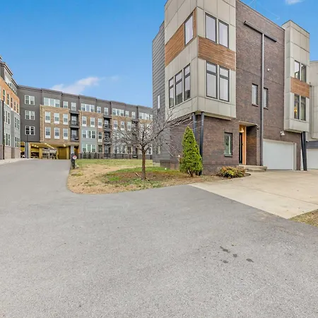 The Hawkins House - Walk To Gulch, Rooftop Views! Holiday home *