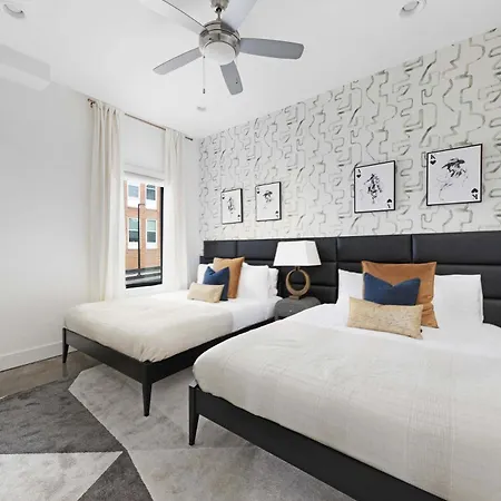 The Hawkins House - Walk To Gulch, Rooftop Views! Holiday home *