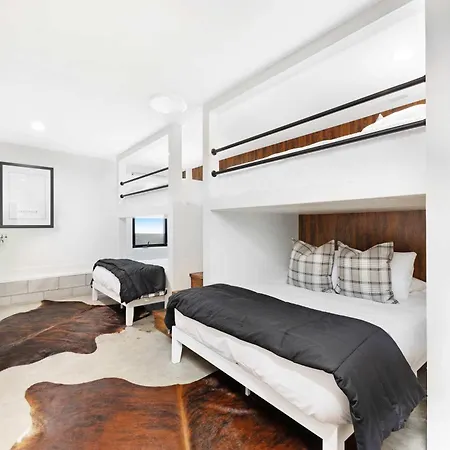 The Hawkins House - Walk To Gulch, Rooftop Views! * Nashville