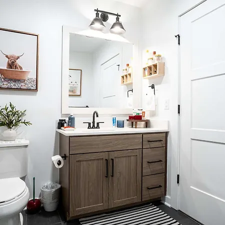Luxe 2 Bed 2 Bath Nashville