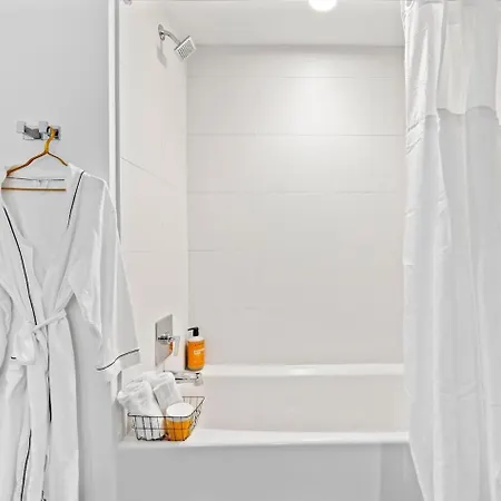 Luxe 2 Bed 2 Bath