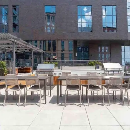Luxe 2 Bed 2 Bath Apartment