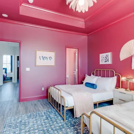 Funtastic 4 Bdr In The Nations Holiday home Nashville