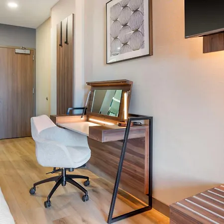 Cambria Midtown 4*