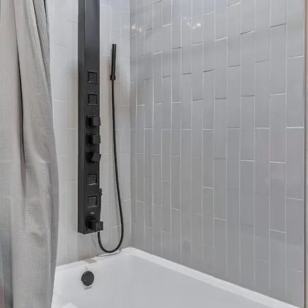 Cute, Charming, West Nash,1 Bed 1bath , Private Fenced Yard *